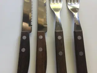 Grillbestik, 2 knive og 2 gafler