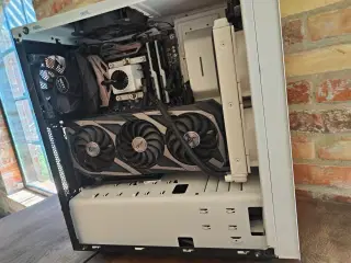 Gaming PC. med Asus Strix RTX3070