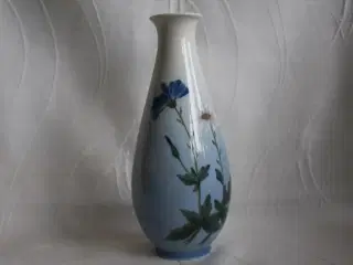 Vase med blå og hvid blomst, Royal Copenhagen