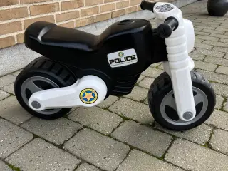 Politi motorcykel med brede dæk