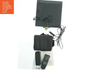 Videoafspiller med taske og fjernbetjening fra Video Traveler (str. 54x31 cm)