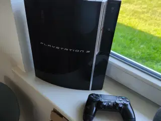 PS3 konsol og PS4 kontroller