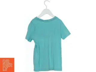 Blå T-shirt med hajmotiv fra H&M (str. 122)