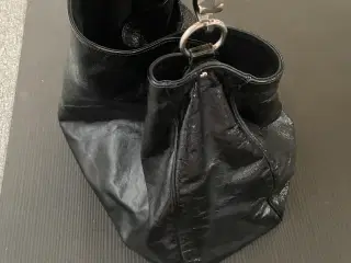 YSL Roady i sort lakeret læder 
