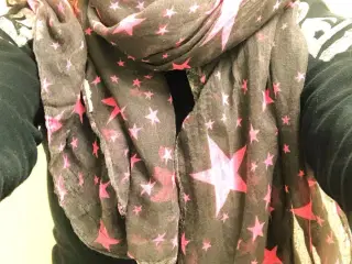 Sort tørklæde med pink stjerner