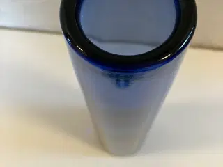 Cylinder vase af Per Lutken fra Holmegaard