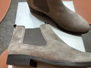 Gabor Chelsea boots 