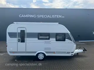 2021 - Hobby De Luxe 440 SF   2021 Hobby 440 SF De Luxe med vildt udstyr - se den nu hos Camping-Specialisten.dk