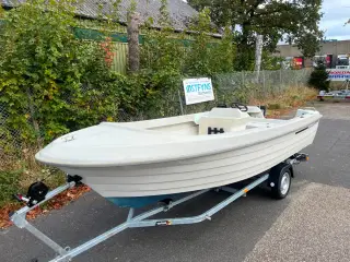 17-fods Crescent 499 uden motor og trailer