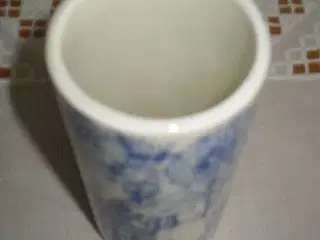 BJØRN WIINBLAD. Flot vase 12 cm.