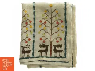 Broderet bordløber med hjorte og træmotiv (str. 32x80 cm)