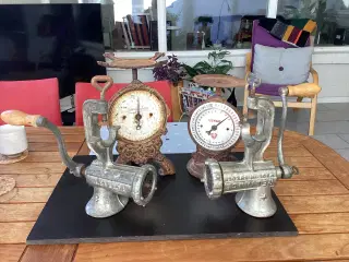 Antikke vægte samt gl. kødhakkere sælges