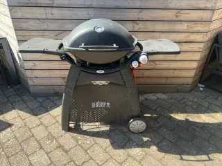 Weber grill Q3200