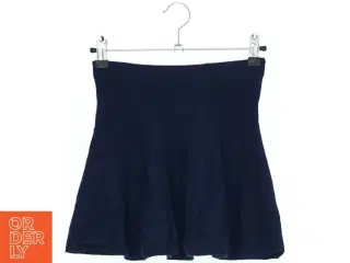 Mørkeblå nederdel fra H&M (str. 122)