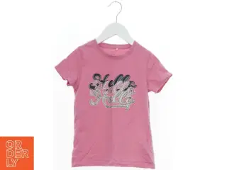 Lyserød T-shirt med tekst fra Name It (str. 122)