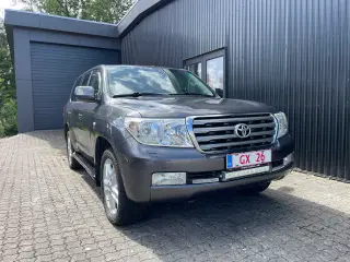 Toyota Landcruiser 200