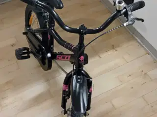 Pige cykel 16 tommer.  Passer 4 til 6 år.