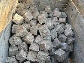 Chaussésten rødgrå granit 9x9x9 cm