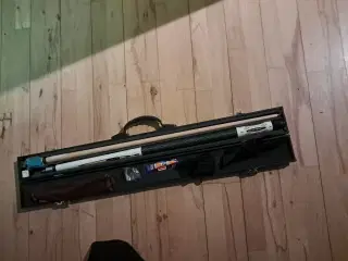 Snooker  kø med etui og div tilbehør. Brugt en gan