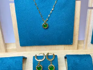 Guldbelagt halskæde og øreringe med romertal