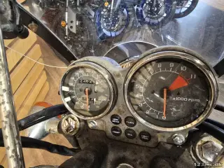 Honda VF 700 Magna
