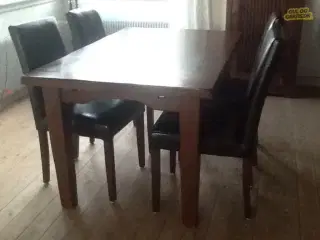 Spisebord massiv egetræ m/4 stole
