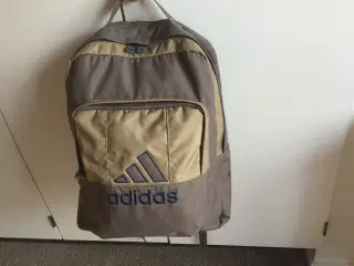 Super flot, stor og helt ny Adidas rygsæk