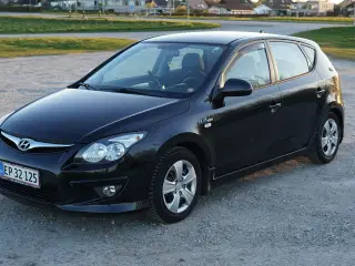 Hyundai i30 - Holder syn til april 2027