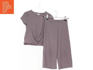 T-shirt og Bukser Sæt fra Lindex (str. 116)