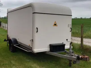 Cargo trailer, med døre.