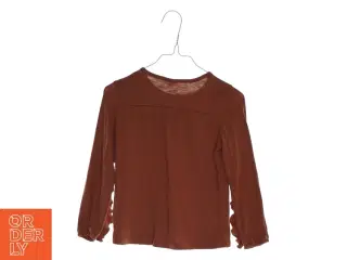 Bluse med frynsede detaljer fra Pompdelux (str. 104)