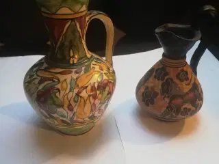 2 stk forskellige vaser med hank 