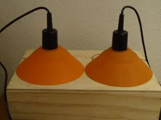 2 lamper med orange glas skærm