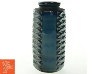 Blå Keramisk vase med mønster fra Søholm Stentøj (str. H. 22 cm. ø. 10 cm)