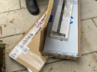 Loftrosette hvide 2 stk hver m. 3 huller