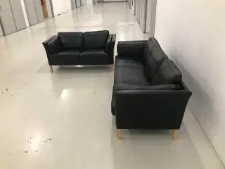 Mogens Hansen MH2225 3+2 Sofagruppe i sort læder.