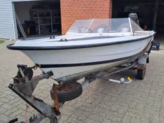 Speedbåd med 60hk motor