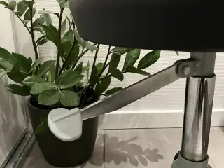 Taburet med hjul og pumpe