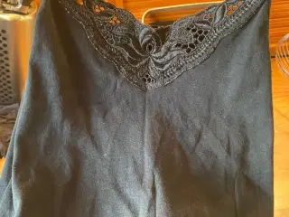 Smuk sort bluse med blonder str S