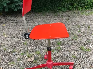 Retro rød kontorstol, Kevi design, sælges