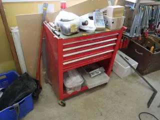 Værktøjsvogn med div. Værktøj m.m.