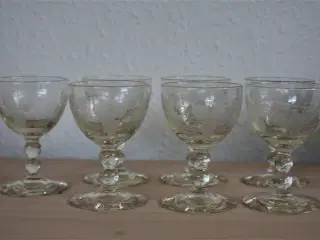 7 gamle vinglas
