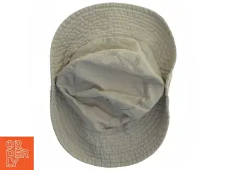 Lysegrå bucket hat fra H&M (str. 86)