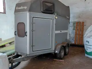 Pæn og velholdt hestetrailer sælges