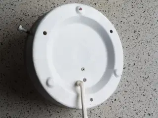 Gylden loftslampe eller væglampe