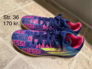 ADIDAS “MESSI” indendørs fodboldsko