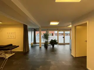 110 m2 kontor, klinik, butik centralt i Ikast by.