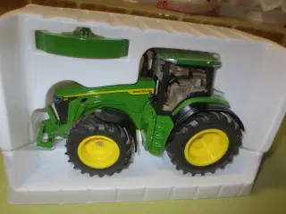 1 stk Ny Modeltraktor John Deere 8R 370 i Siku