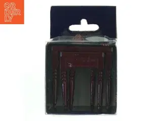 Miniature skrivebord i træ fra Vega (str. 5,5x6 cm)