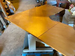 Hæve sænkebord. Kontorbord. Skrivebord
